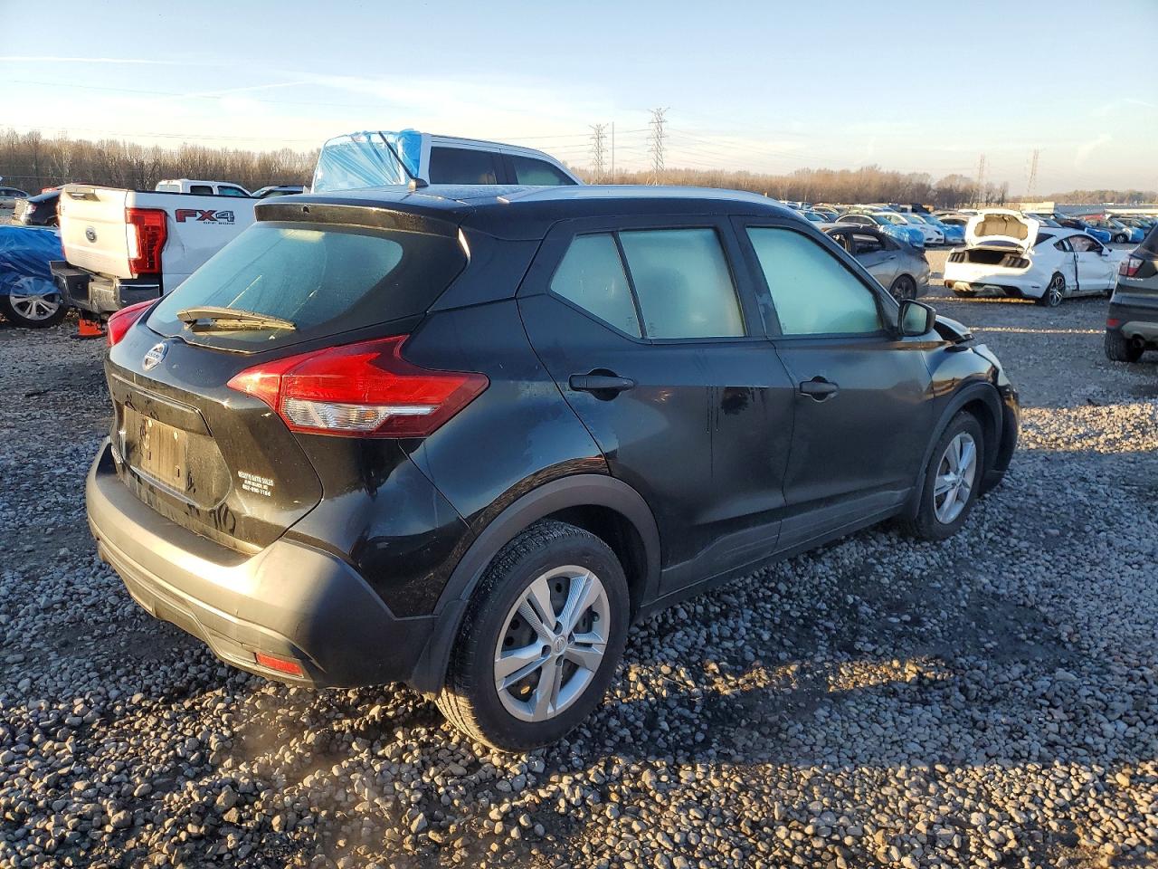 2019 NISSAN KICKS S photo 3