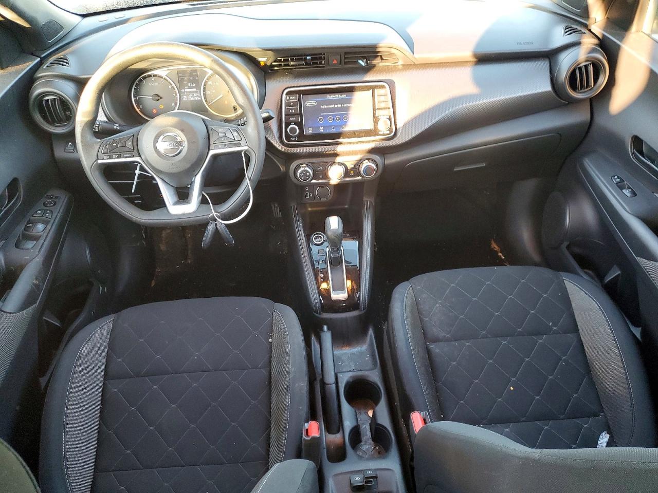 2019 NISSAN KICKS S photo 8