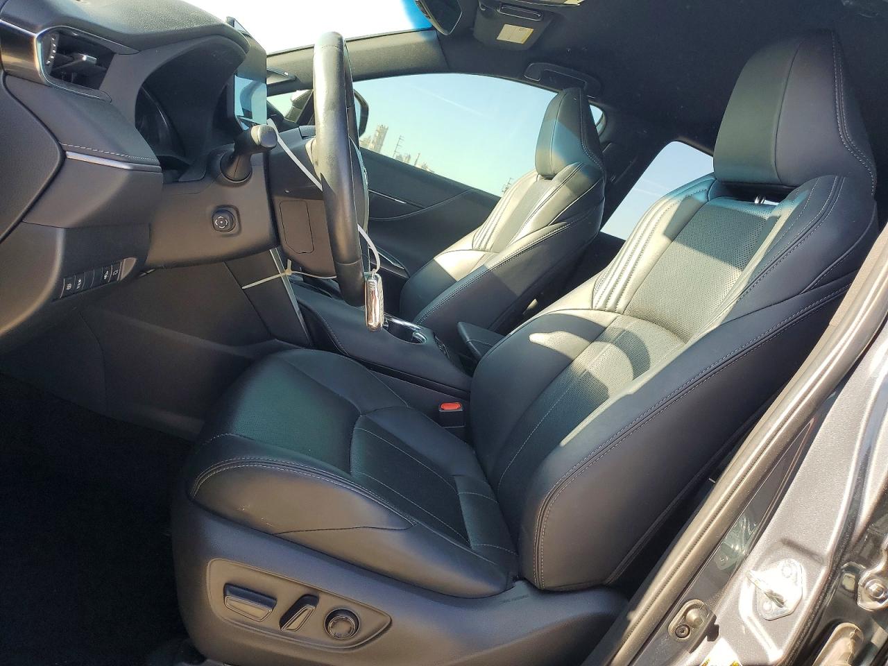 2021 TOYOTA VENZA LE photo 7
