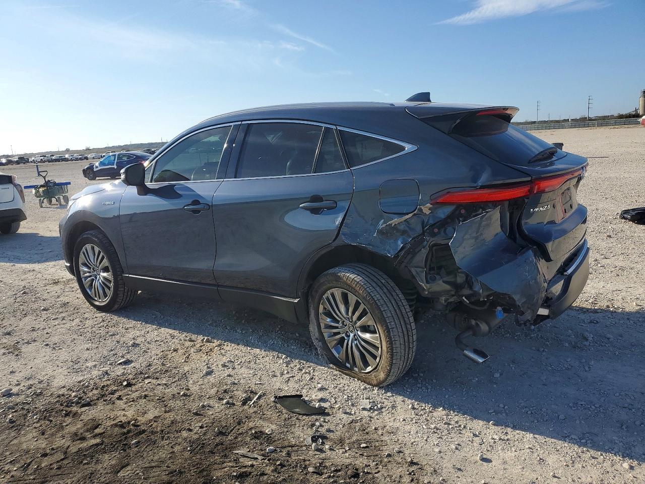 2021 TOYOTA VENZA LE photo 2