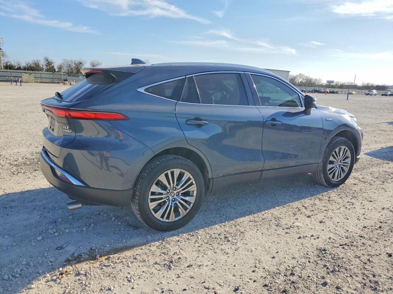 2021 TOYOTA VENZA LE photo 3