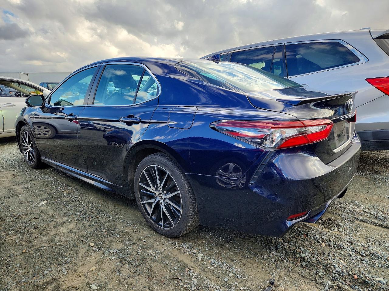 2021 TOYOTA CAMRY SE photo 2