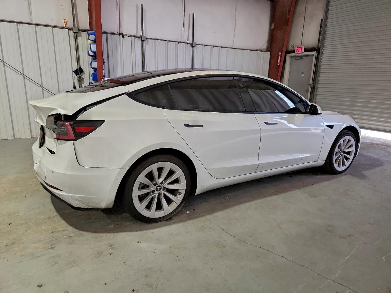 2022 TESLA MODEL 3 photo 3
