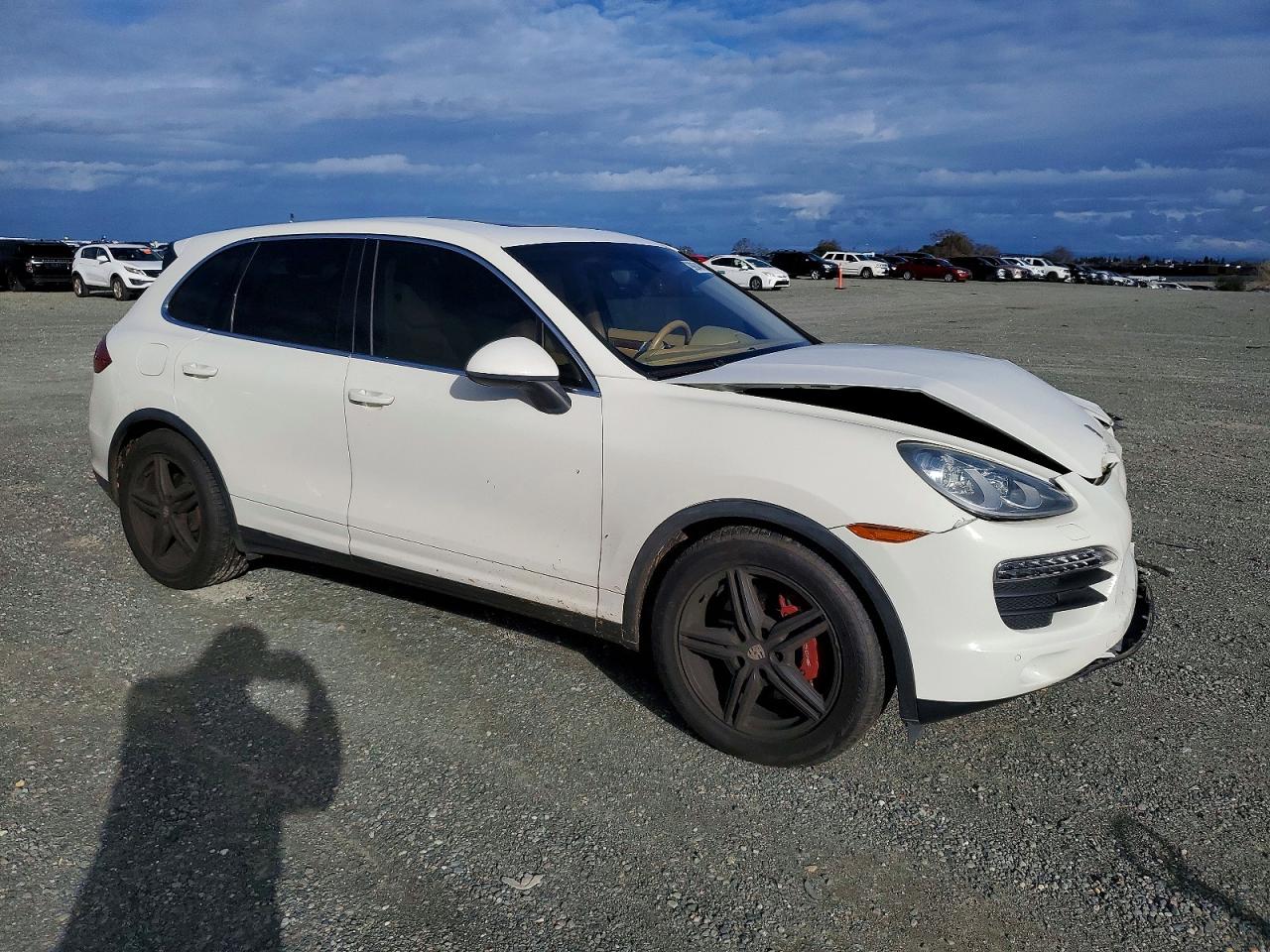 2011 PORSCHE CAYENNE S photo 4