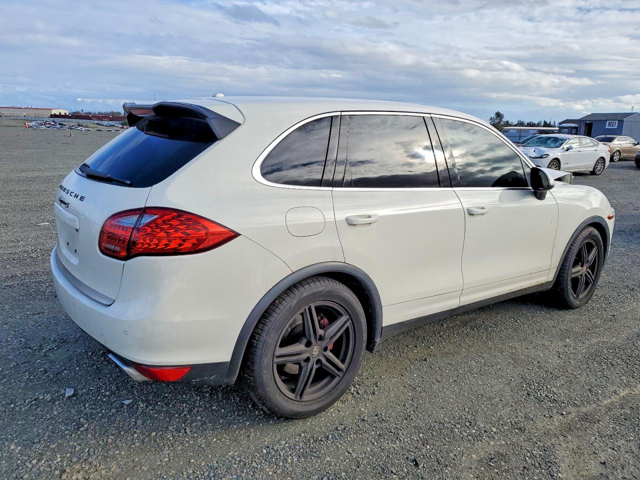 2011 PORSCHE CAYENNE S photo 3