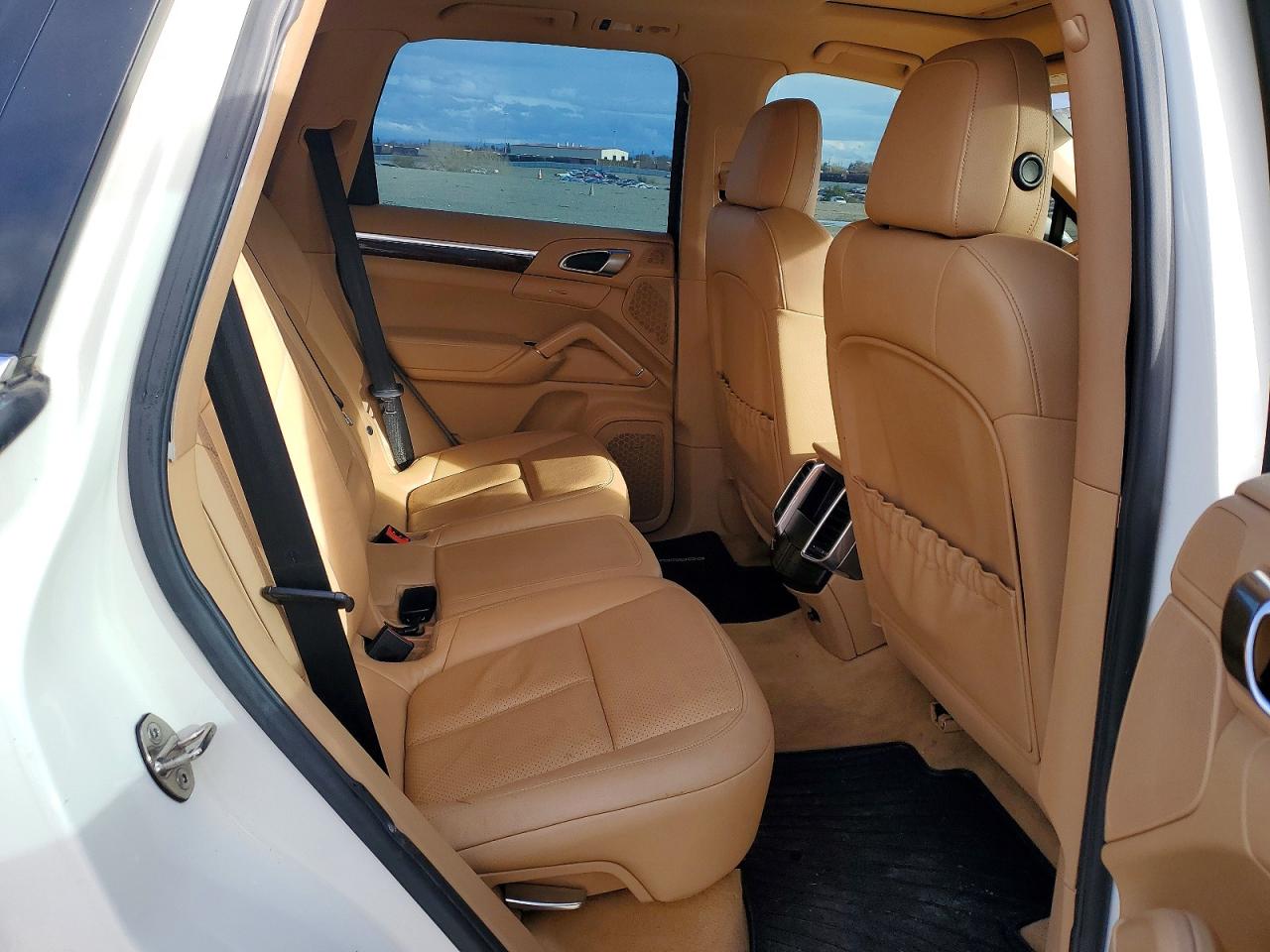 2011 PORSCHE CAYENNE S photo 11