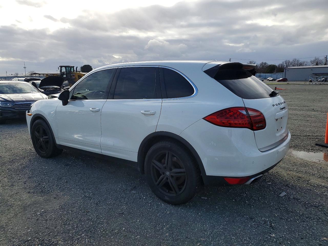 2011 PORSCHE CAYENNE S photo 2