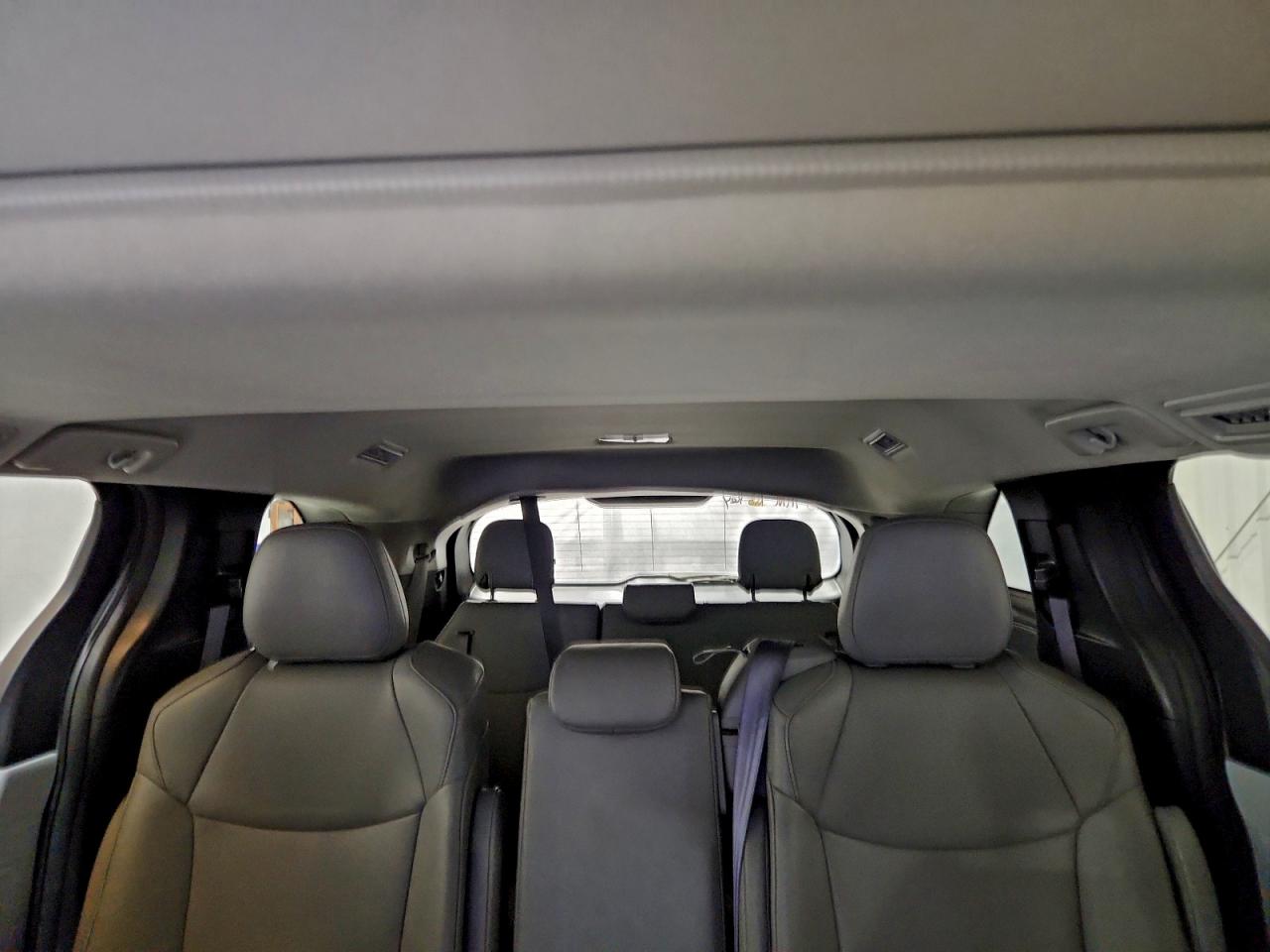 2025 TOYOTA SIENNA XLE photo 10