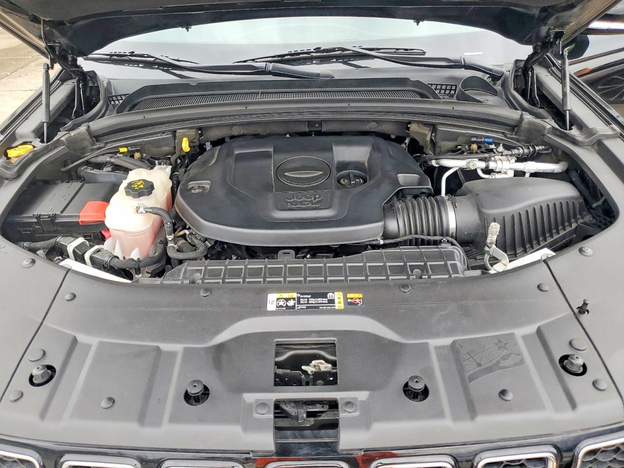 2022 JEEP GRAND CHEROKEE OVERLAND photo 12