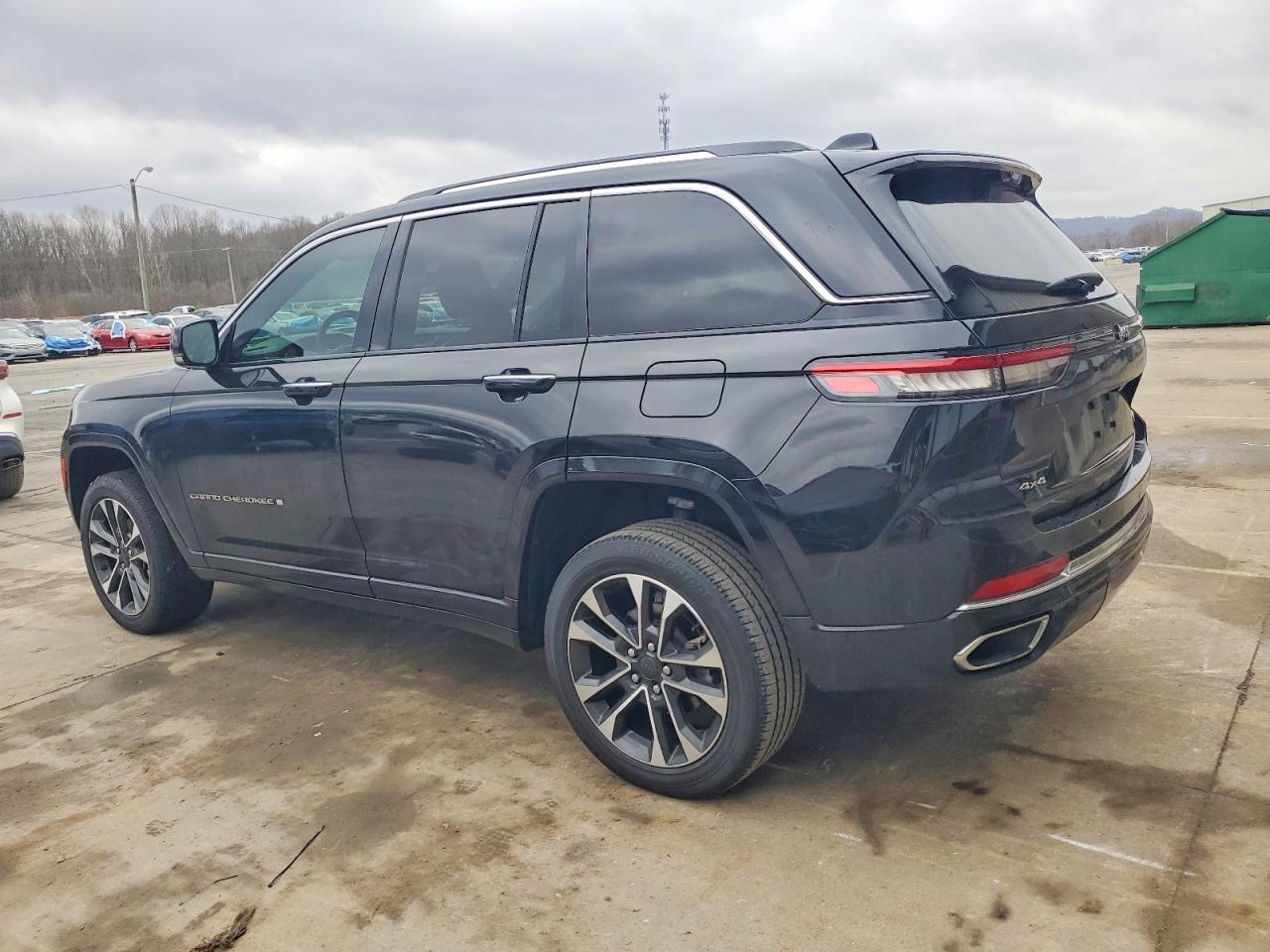 2022 JEEP GRAND CHEROKEE OVERLAND photo 2