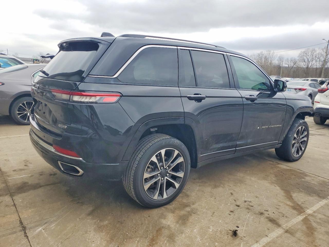 2022 JEEP GRAND CHEROKEE OVERLAND photo 3