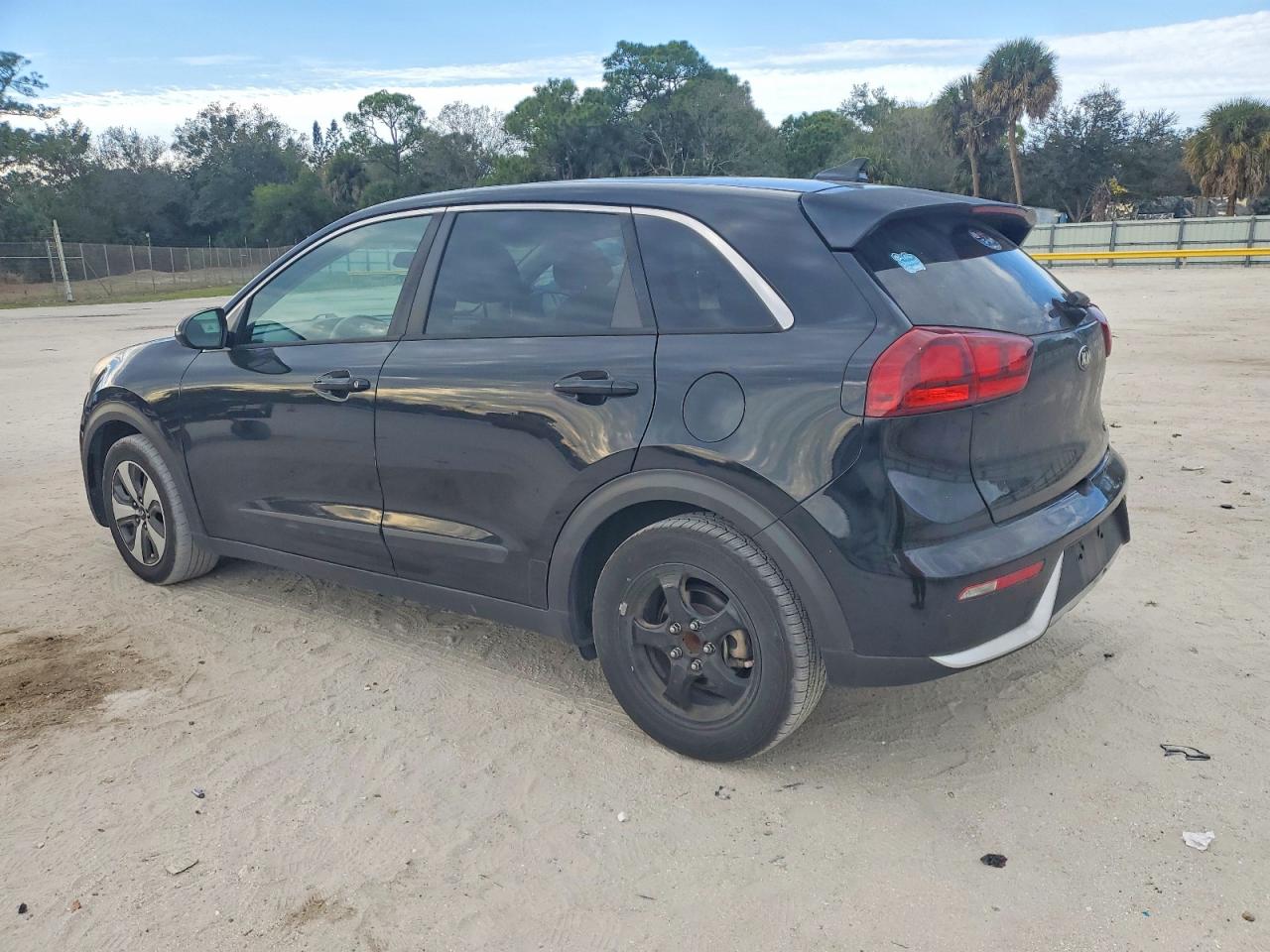 2017 KIA NIRO FE photo 2