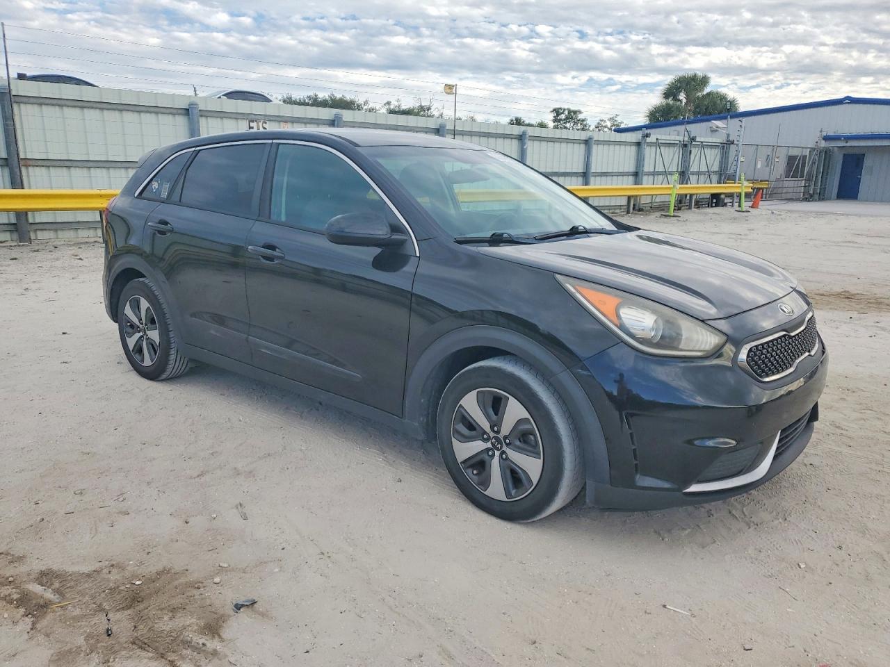 2017 KIA NIRO FE photo 4
