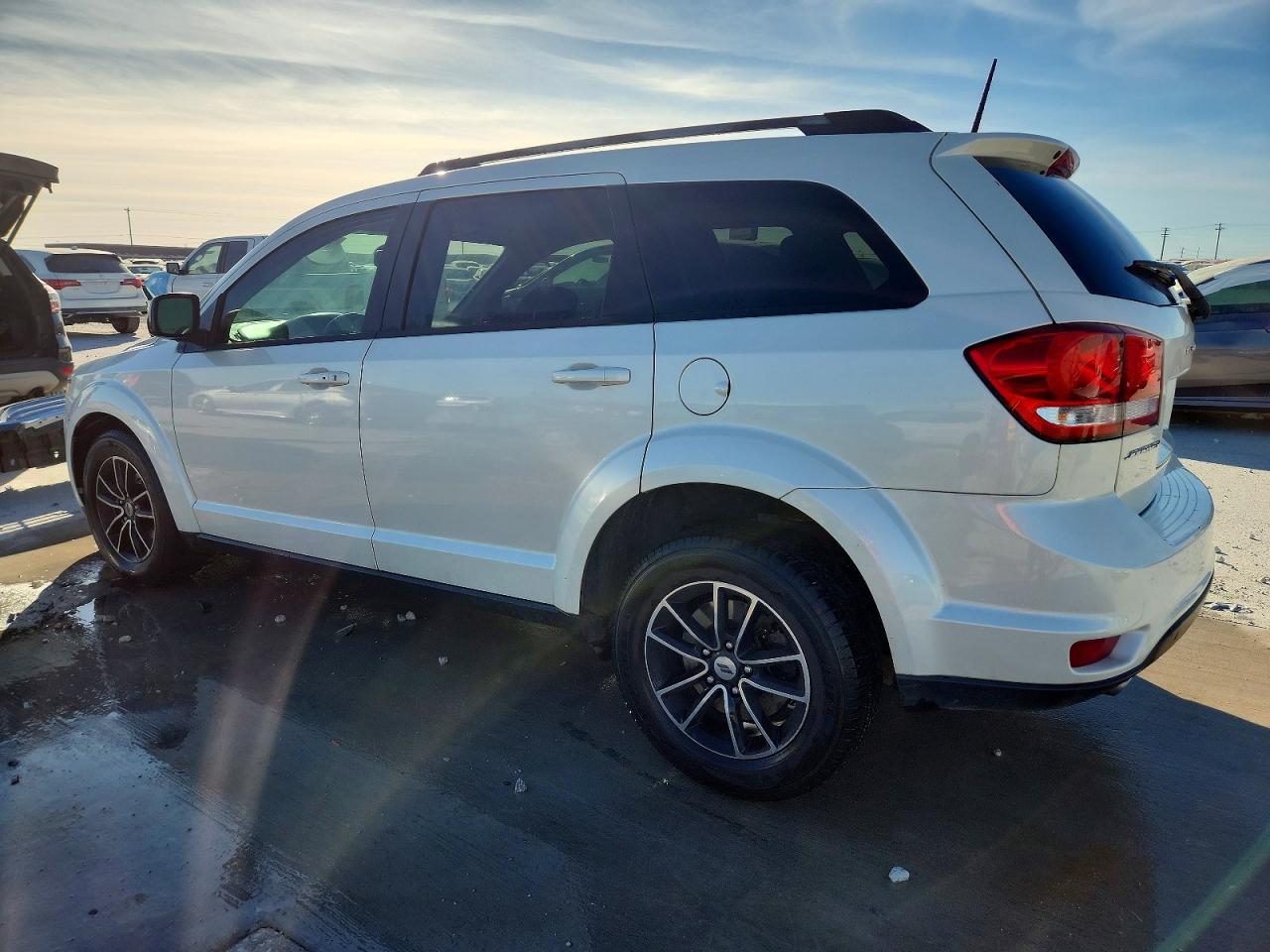 2018 DODGE JOURNEY SXT photo 2