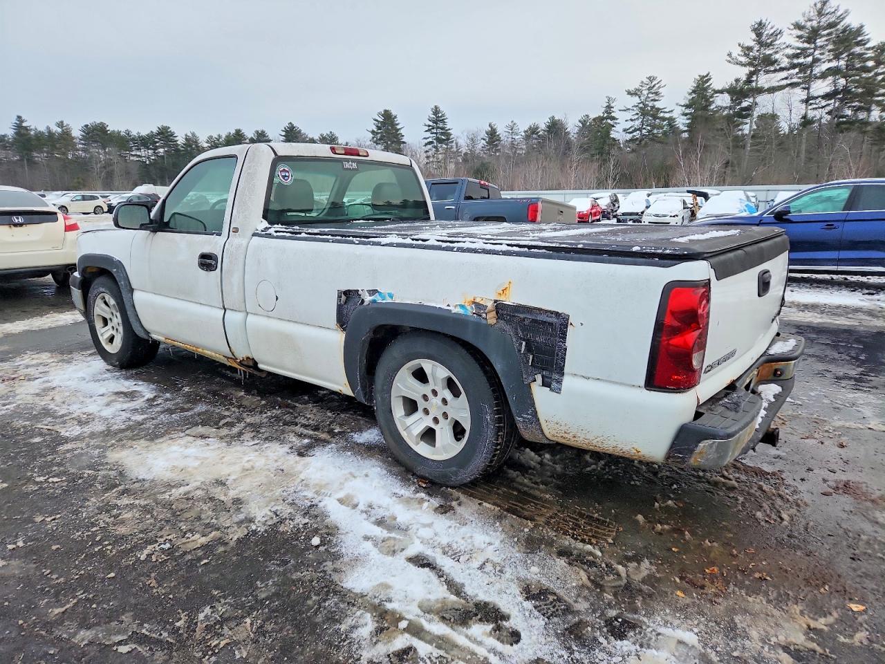 2005 CHEVROLET SILVERADO C1500 photo 2