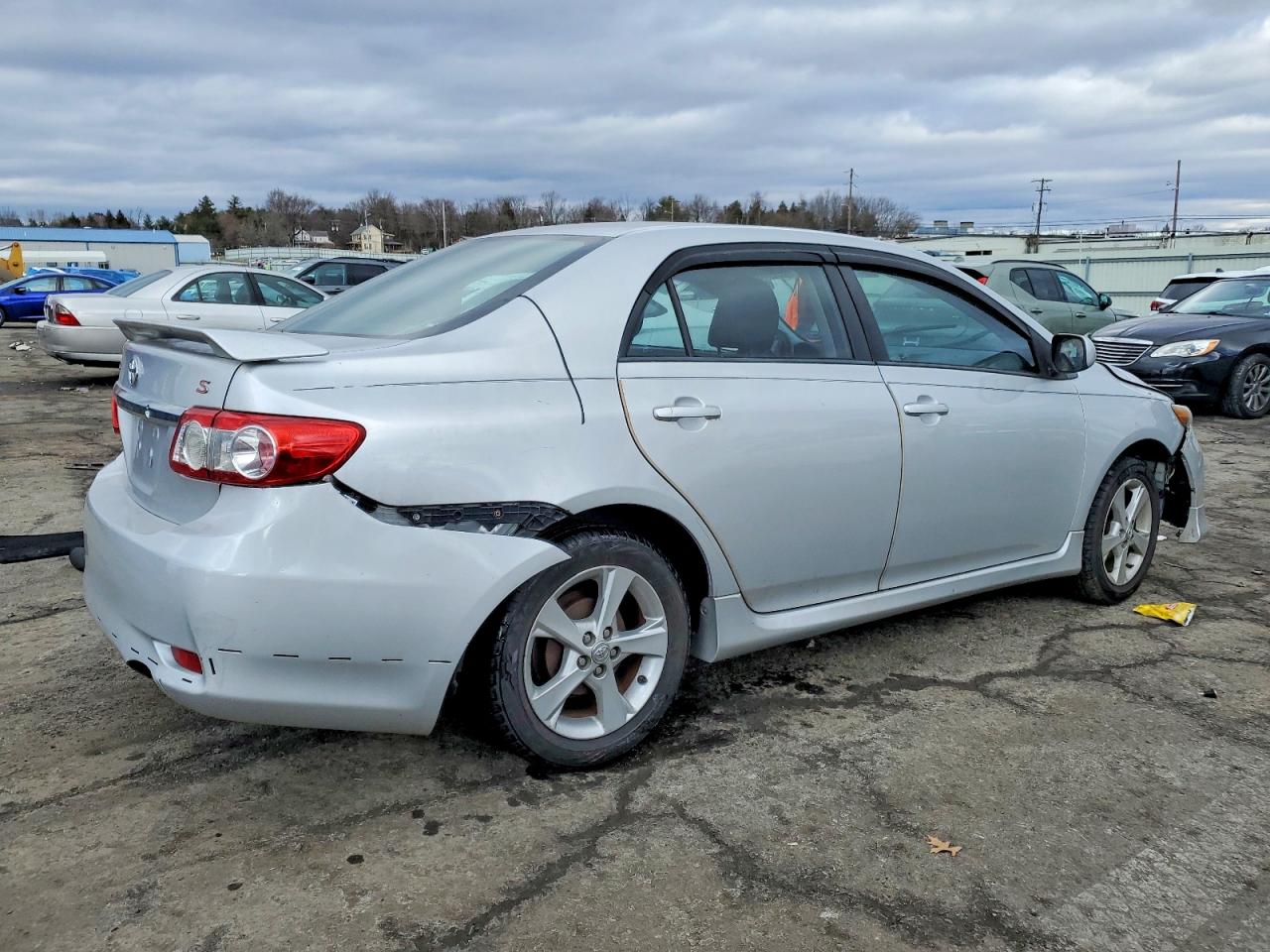 2013 TOYOTA COROLLA BASE photo 3