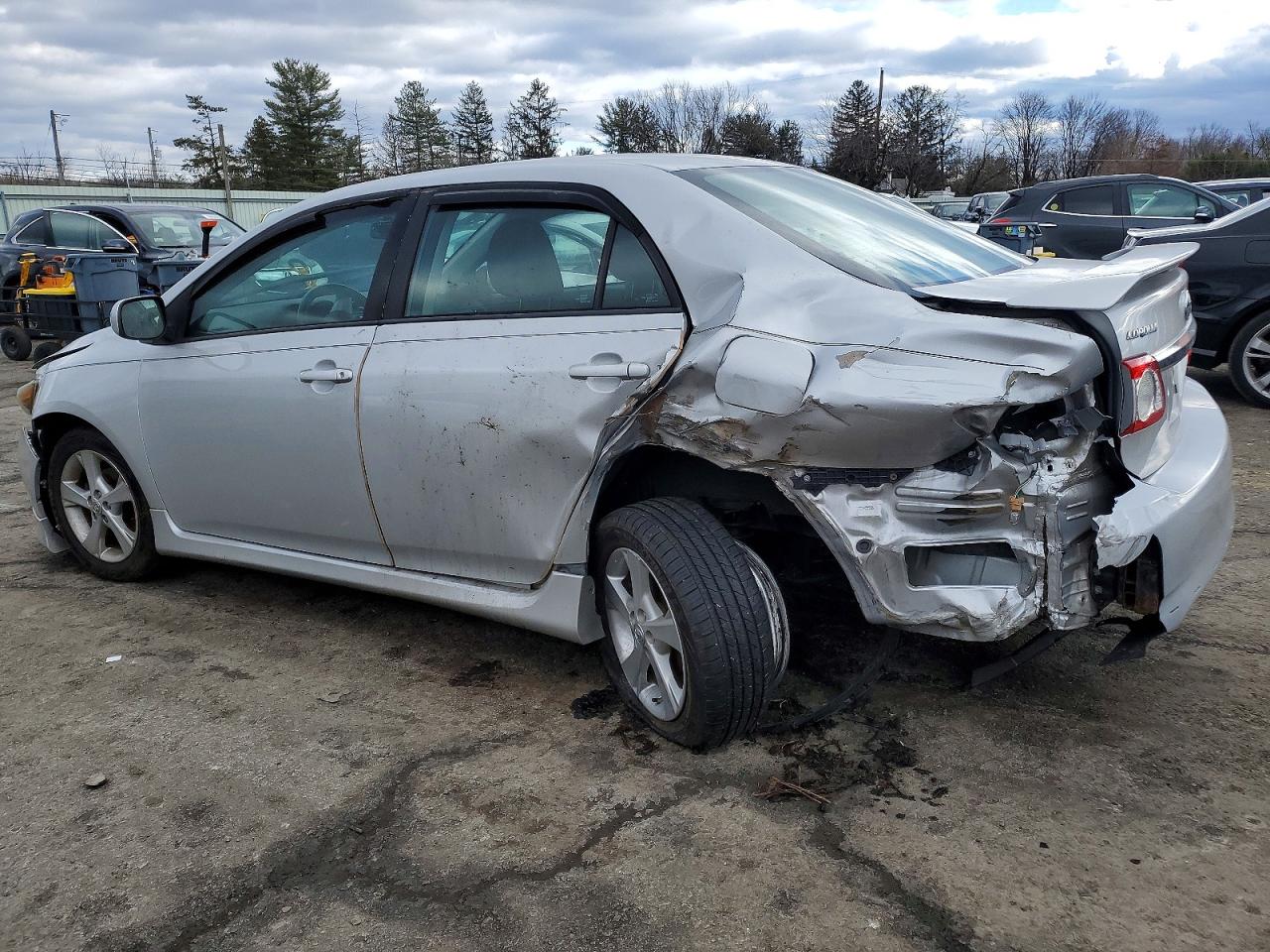 2013 TOYOTA COROLLA BASE photo 2