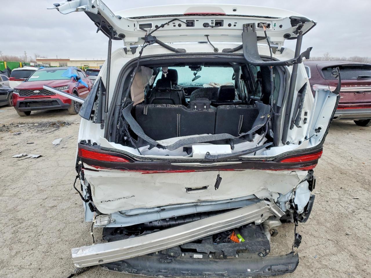 2025 CHRYSLER PACIFICA SELECT photo 6