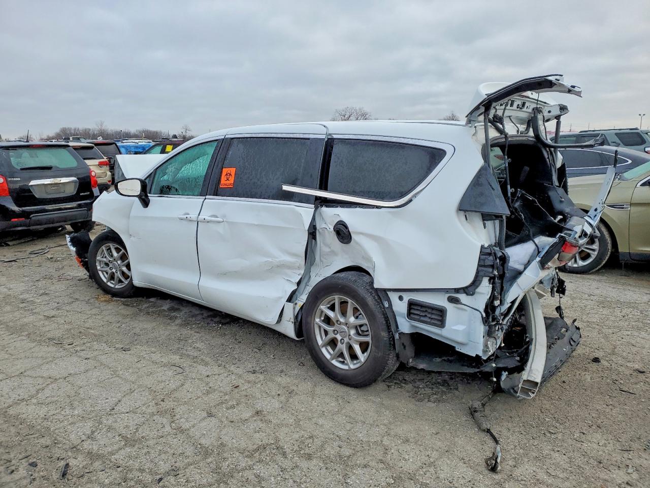 2025 CHRYSLER PACIFICA SELECT photo 2