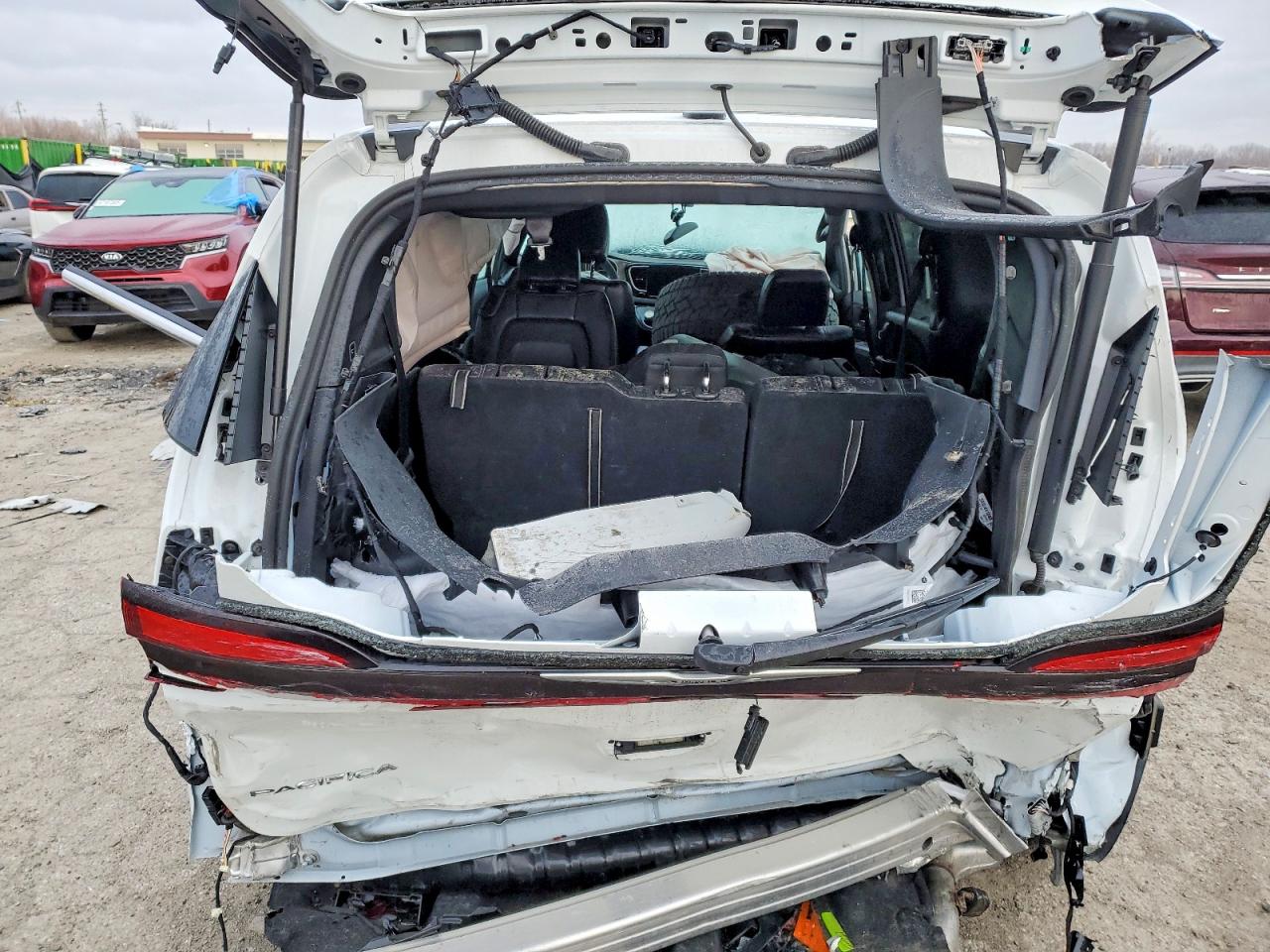 2025 CHRYSLER PACIFICA SELECT photo 10