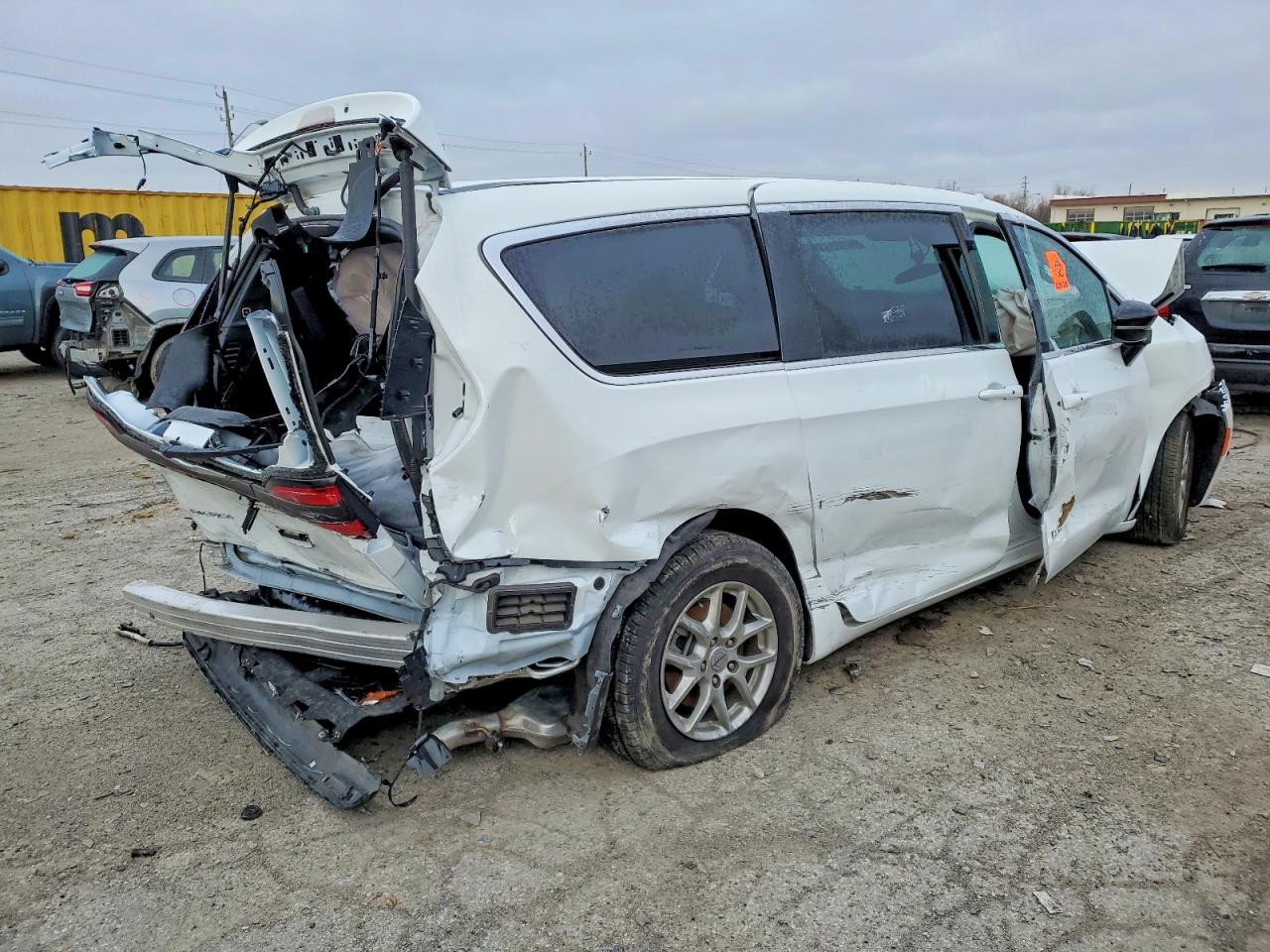 2025 CHRYSLER PACIFICA SELECT photo 3