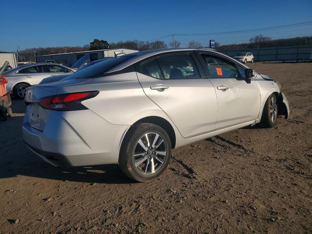 2021 NISSAN VERSA SV photo 3