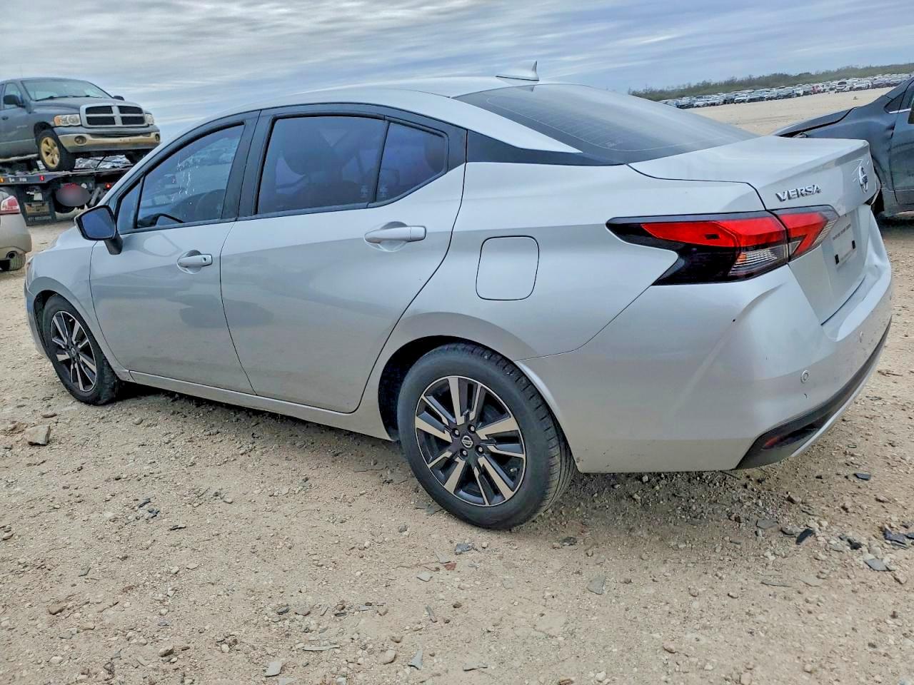 2021 NISSAN VERSA SV photo 2