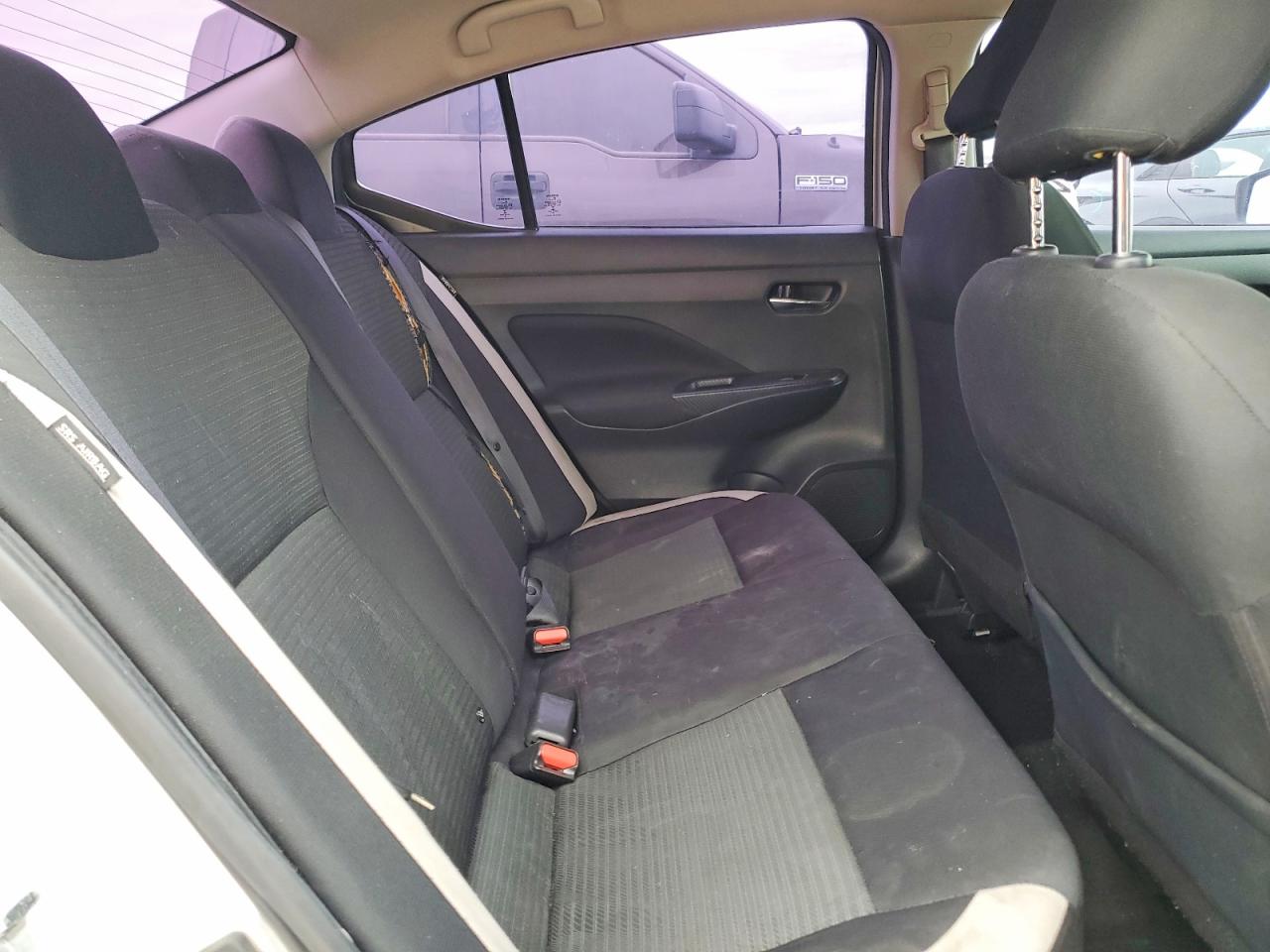 2021 NISSAN VERSA SV photo 10