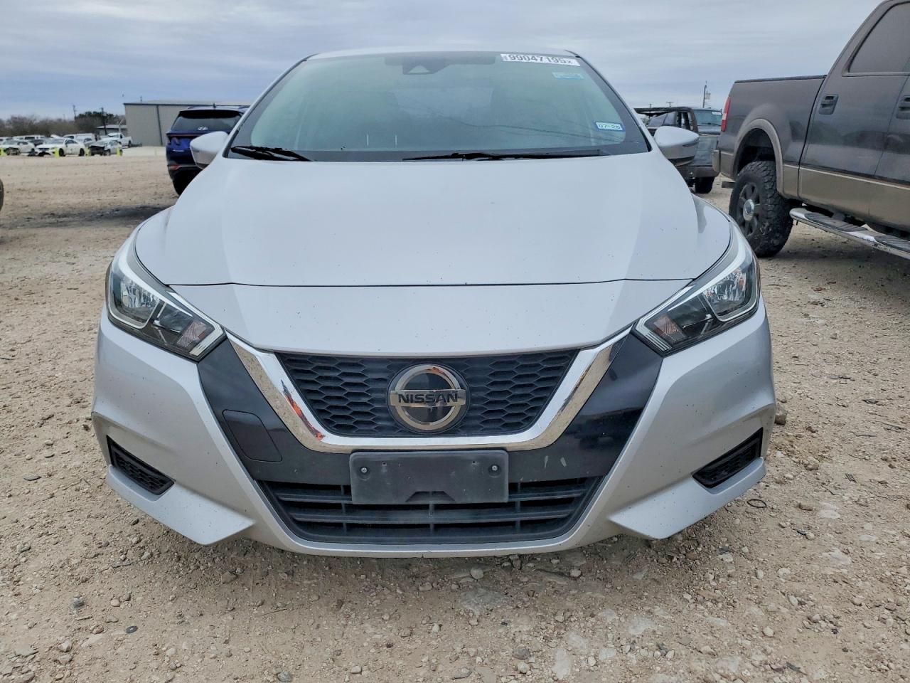 2021 NISSAN VERSA SV photo 5