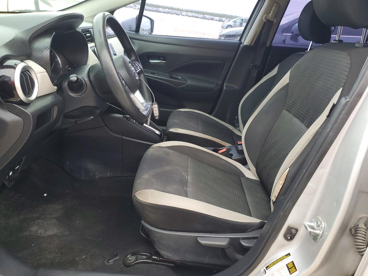 2021 NISSAN VERSA SV photo 7