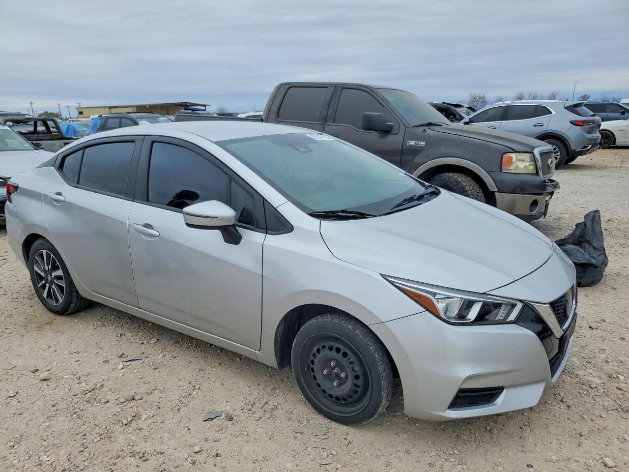 2021 NISSAN VERSA SV photo 4