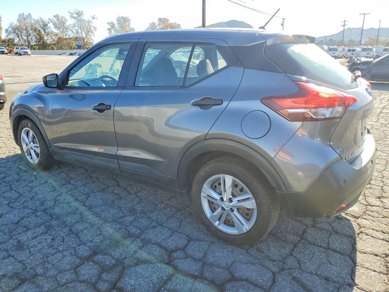 2020 NISSAN KICKS S photo 2