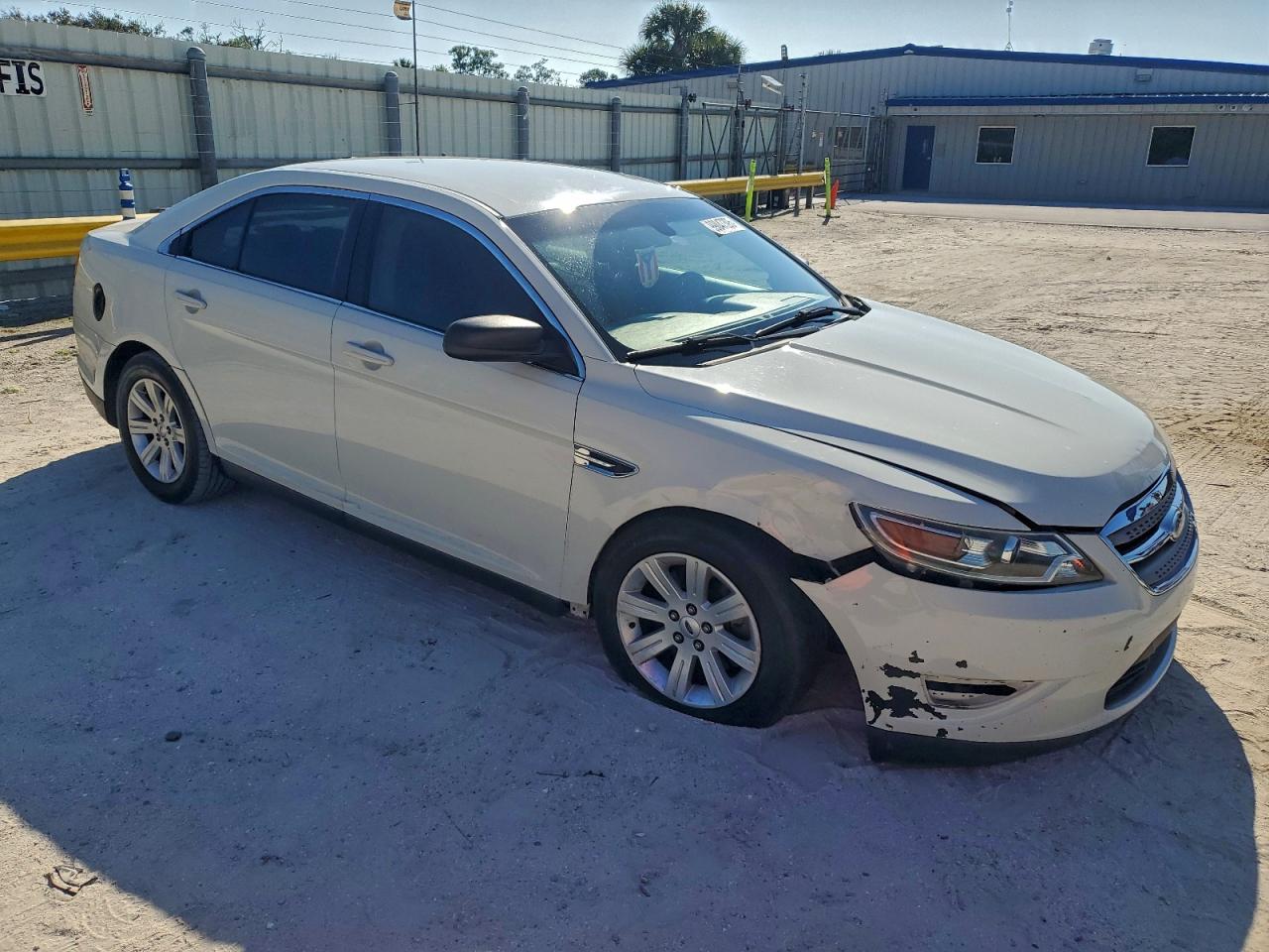 2011 FORD TAURUS SE photo 4