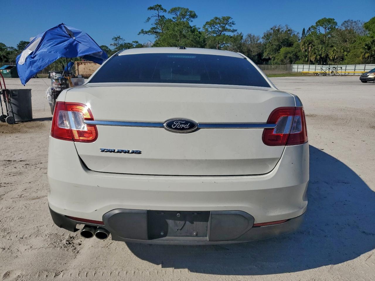 2011 FORD TAURUS SE photo 6