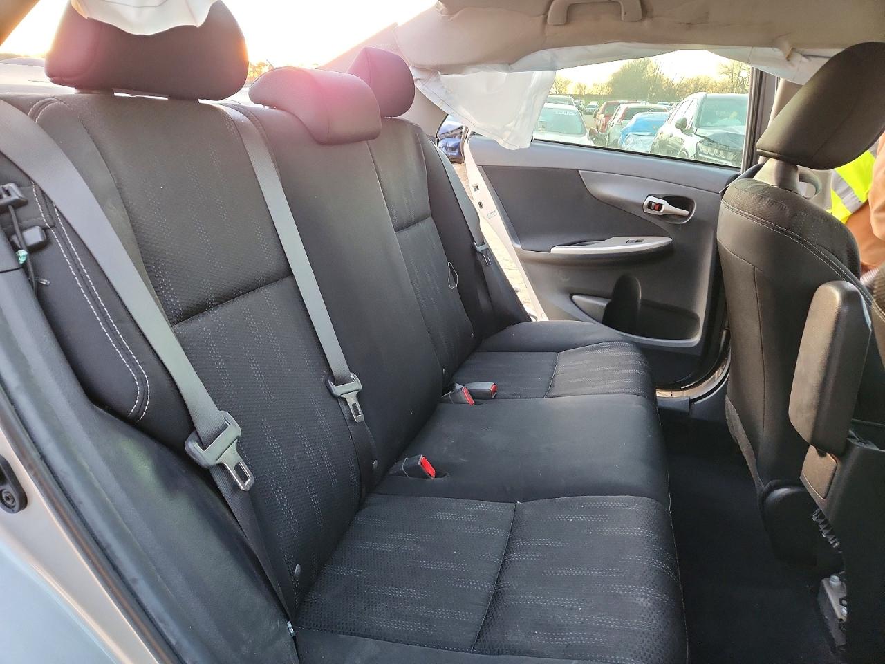 2013 TOYOTA COROLLA BASE photo 19