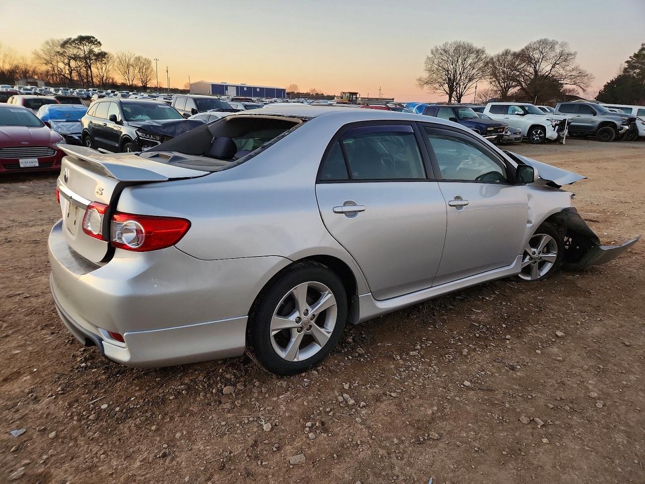 2013 TOYOTA COROLLA BASE photo 5
