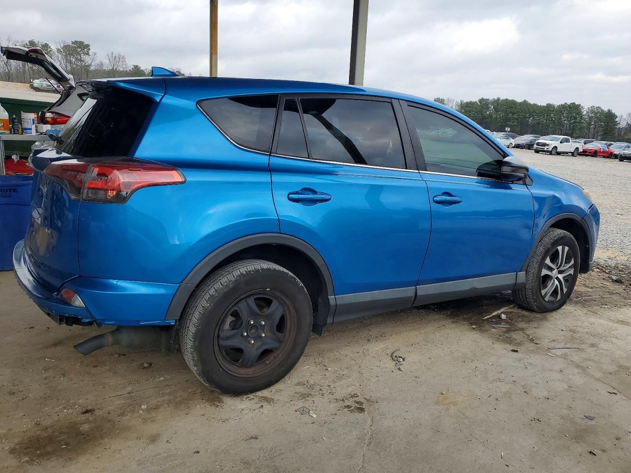2018 TOYOTA RAV4 LE photo 3