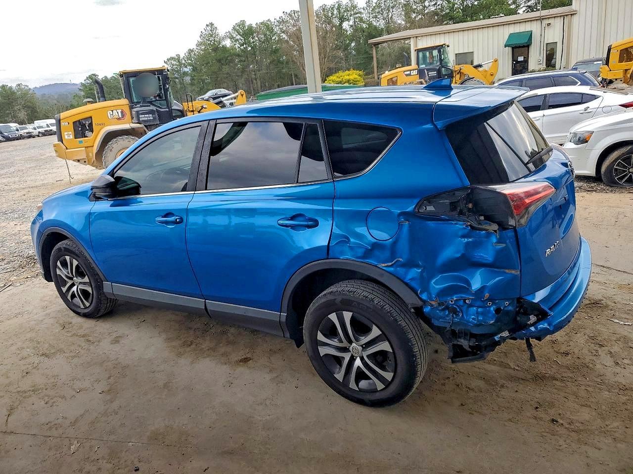 2018 TOYOTA RAV4 LE photo 2