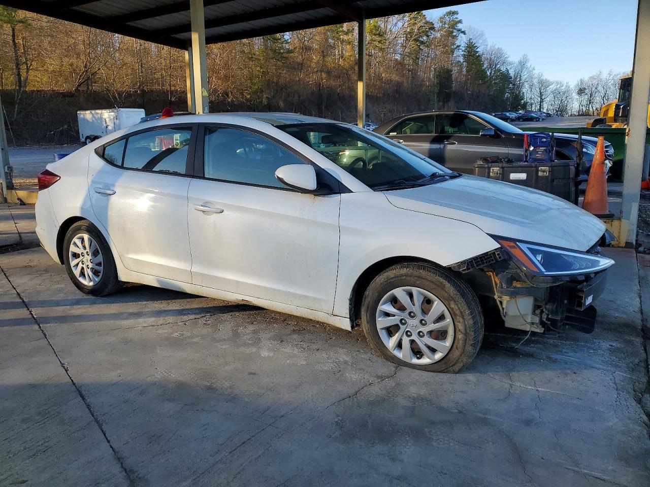 2019 HYUNDAI ELANTRA SE photo 4