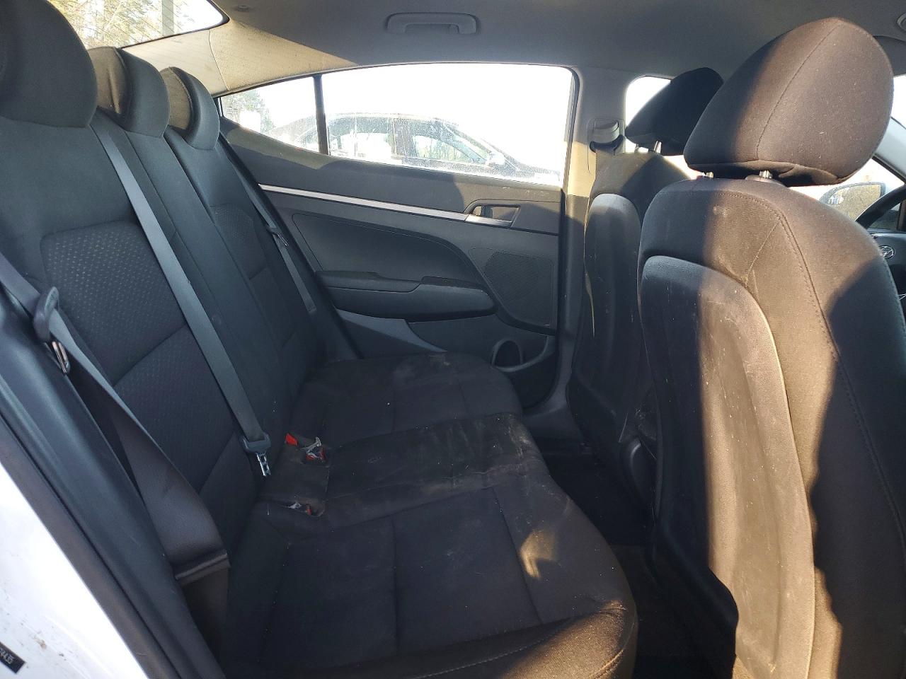 2019 HYUNDAI ELANTRA SE photo 10
