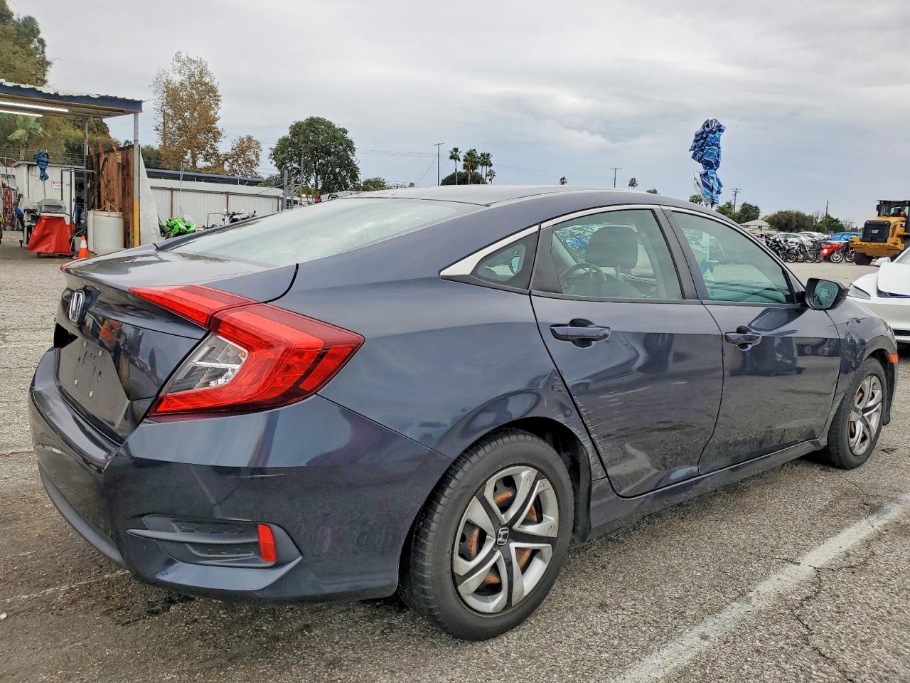 2017 HONDA CIVIC LX photo 3