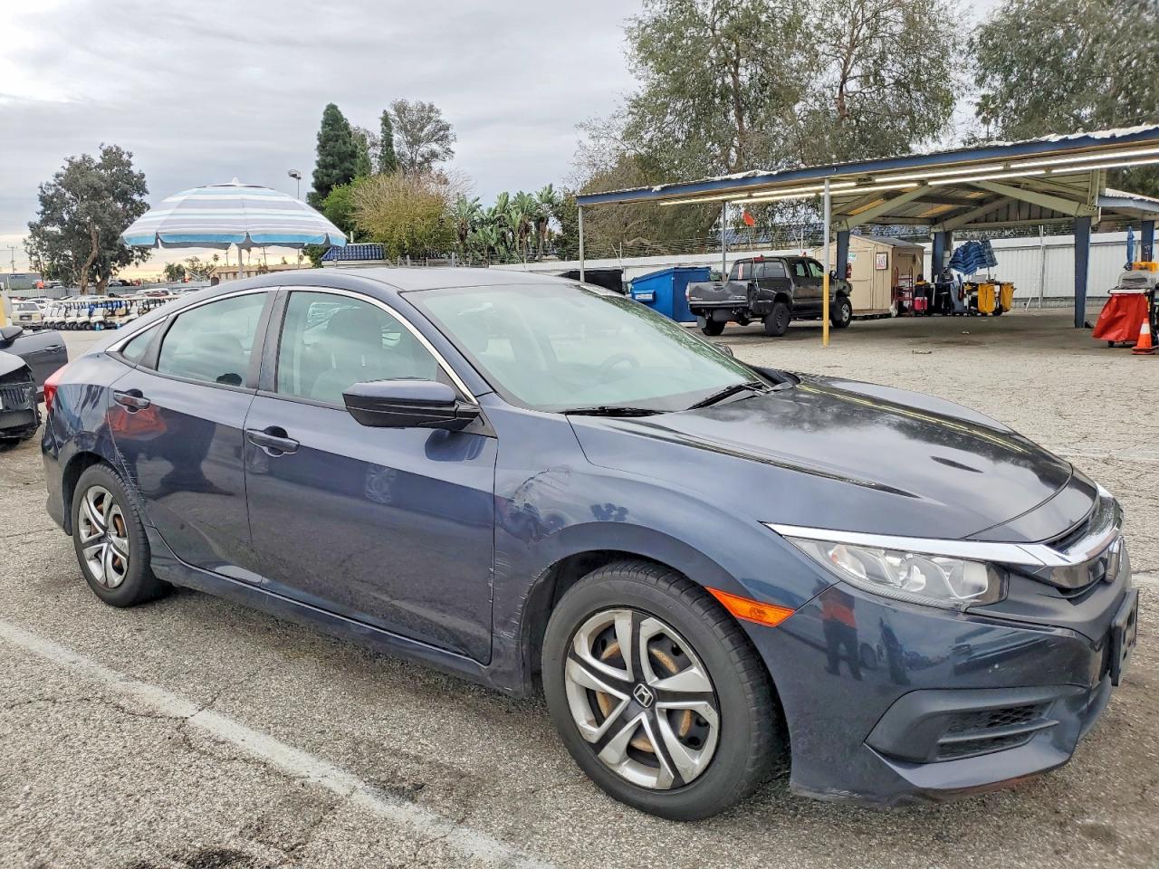 2017 HONDA CIVIC LX photo 4