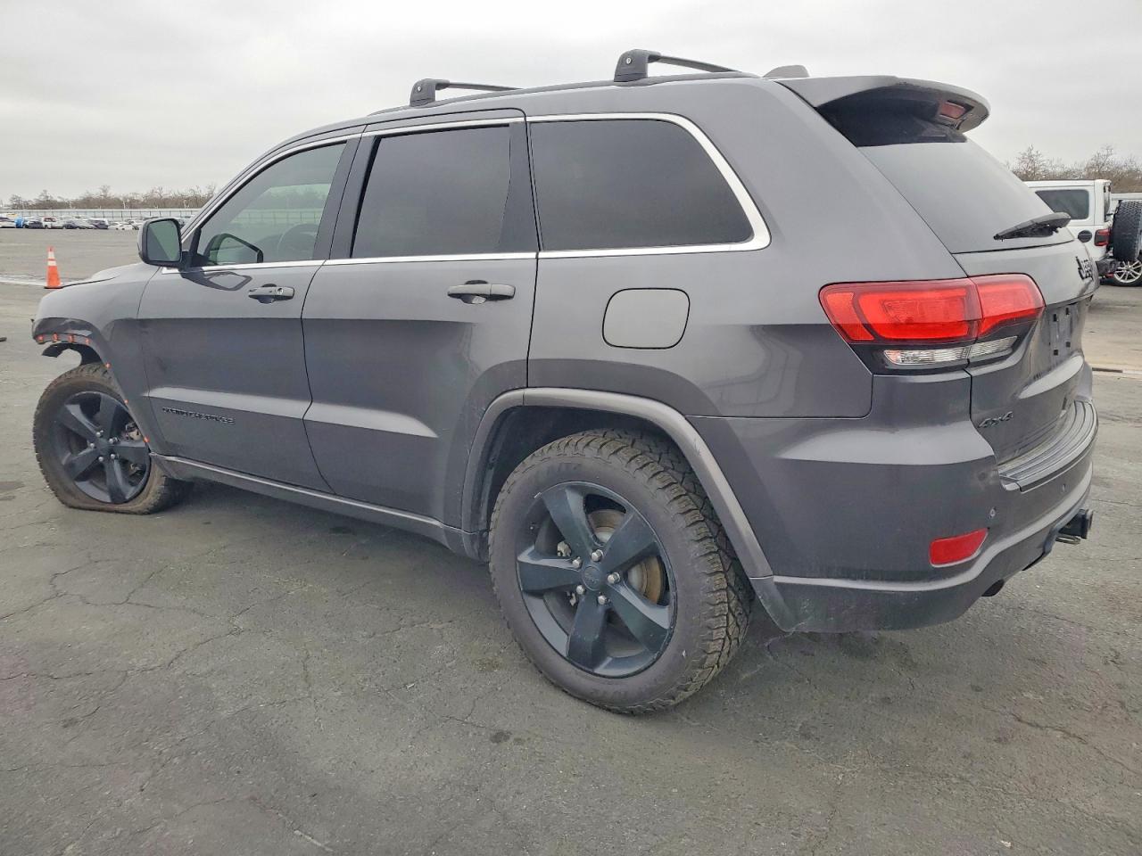 2015 JEEP GRAND CHEROKEE LAREDO photo 2