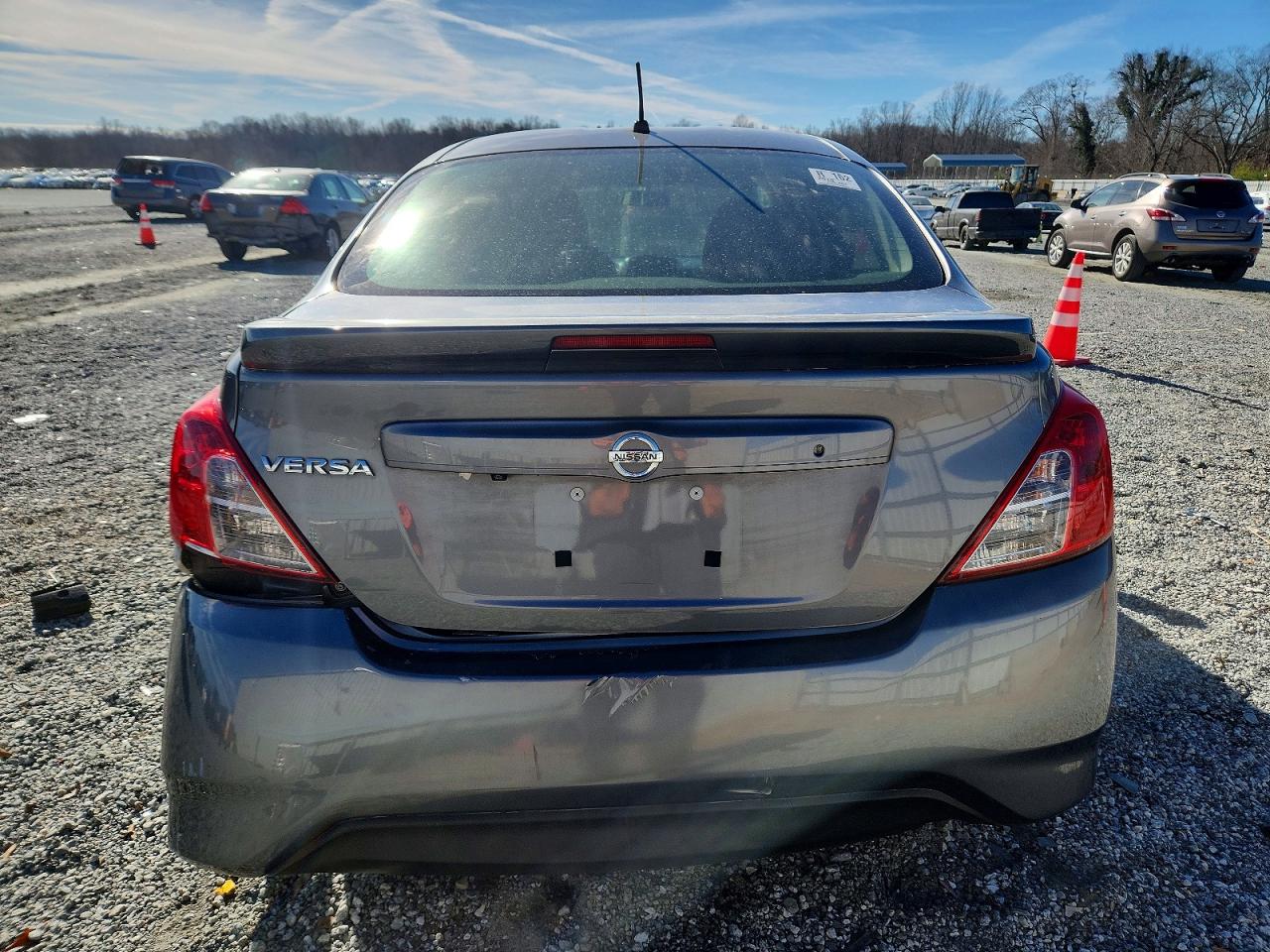 2019 NISSAN VERSA S photo 6
