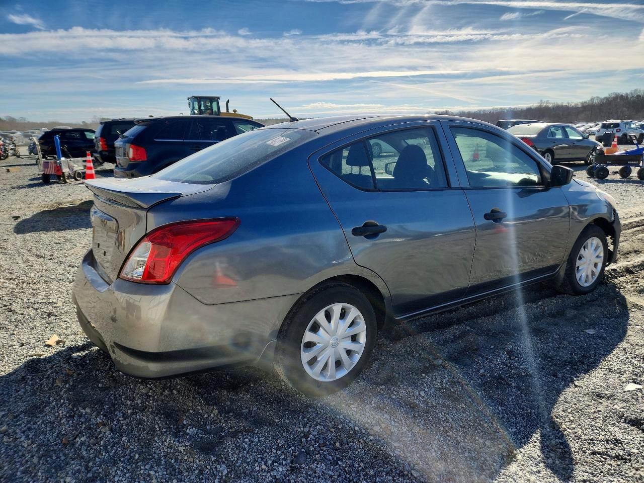 2019 NISSAN VERSA S photo 3