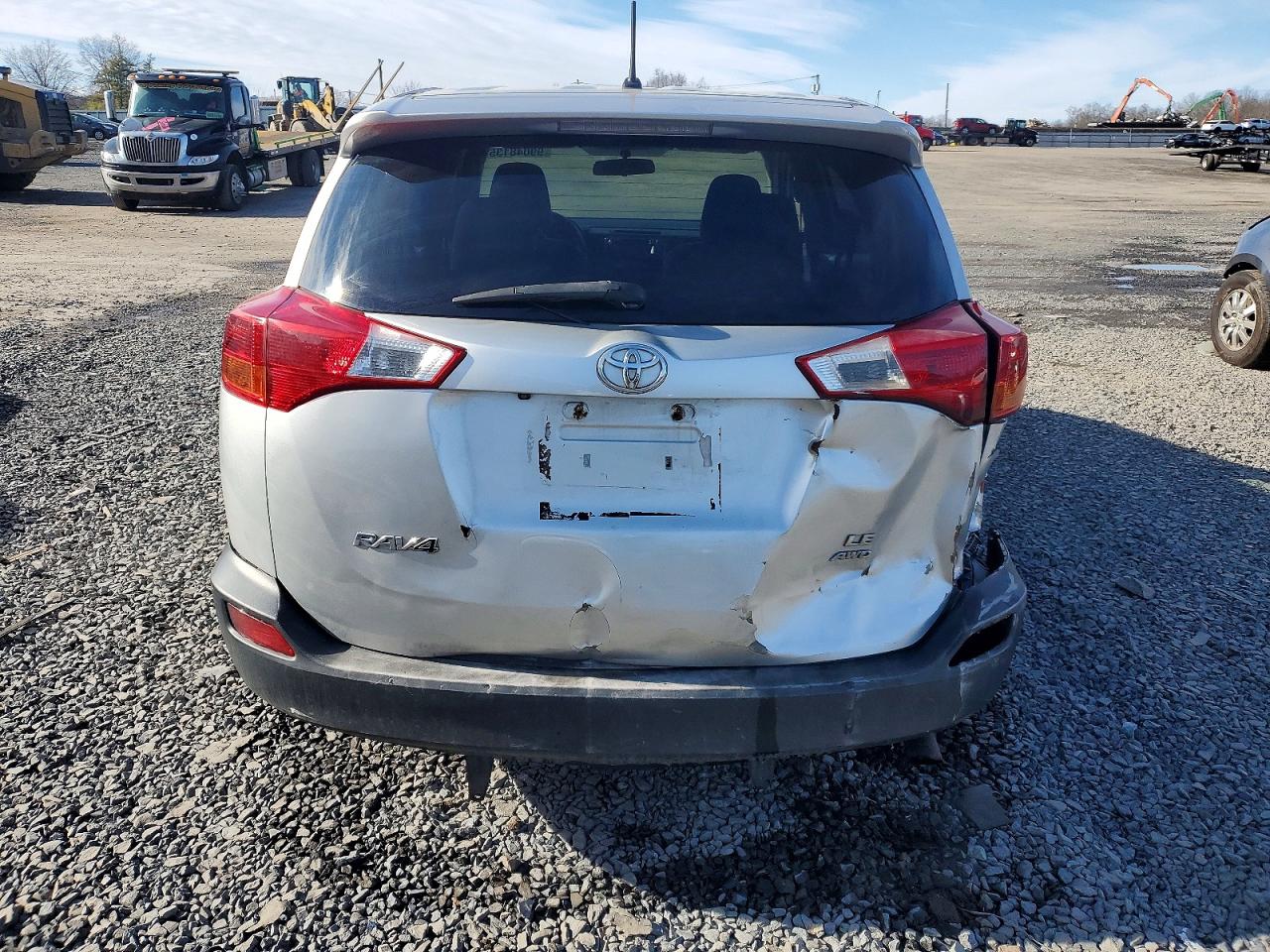 2013 TOYOTA RAV4 LE photo 11