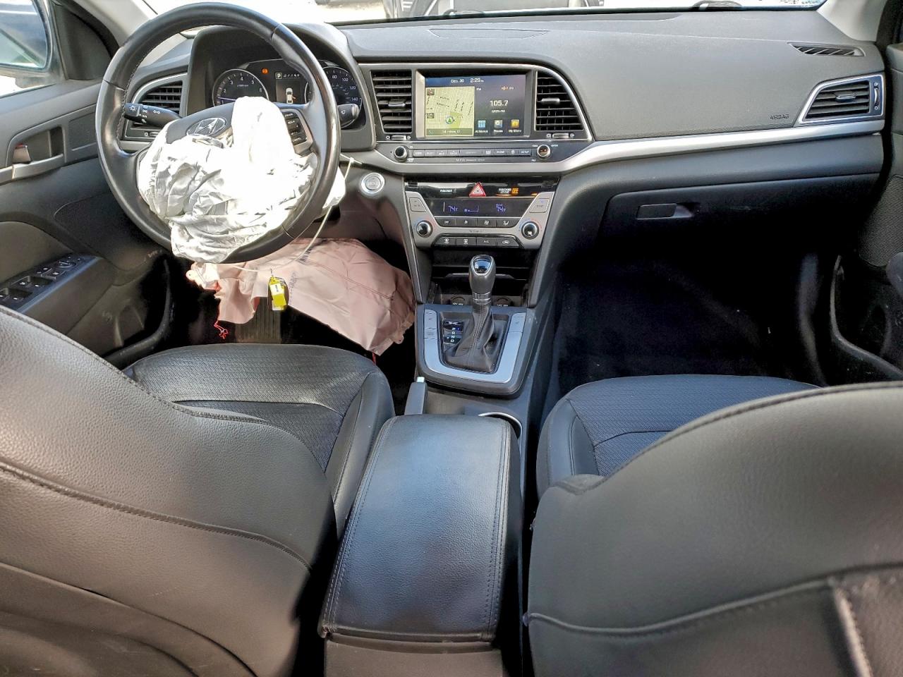 2017 HYUNDAI ELANTRA SE photo 8