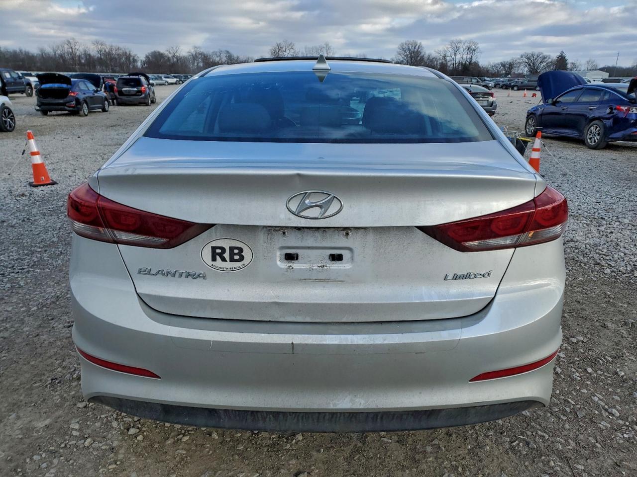 2017 HYUNDAI ELANTRA SE photo 6
