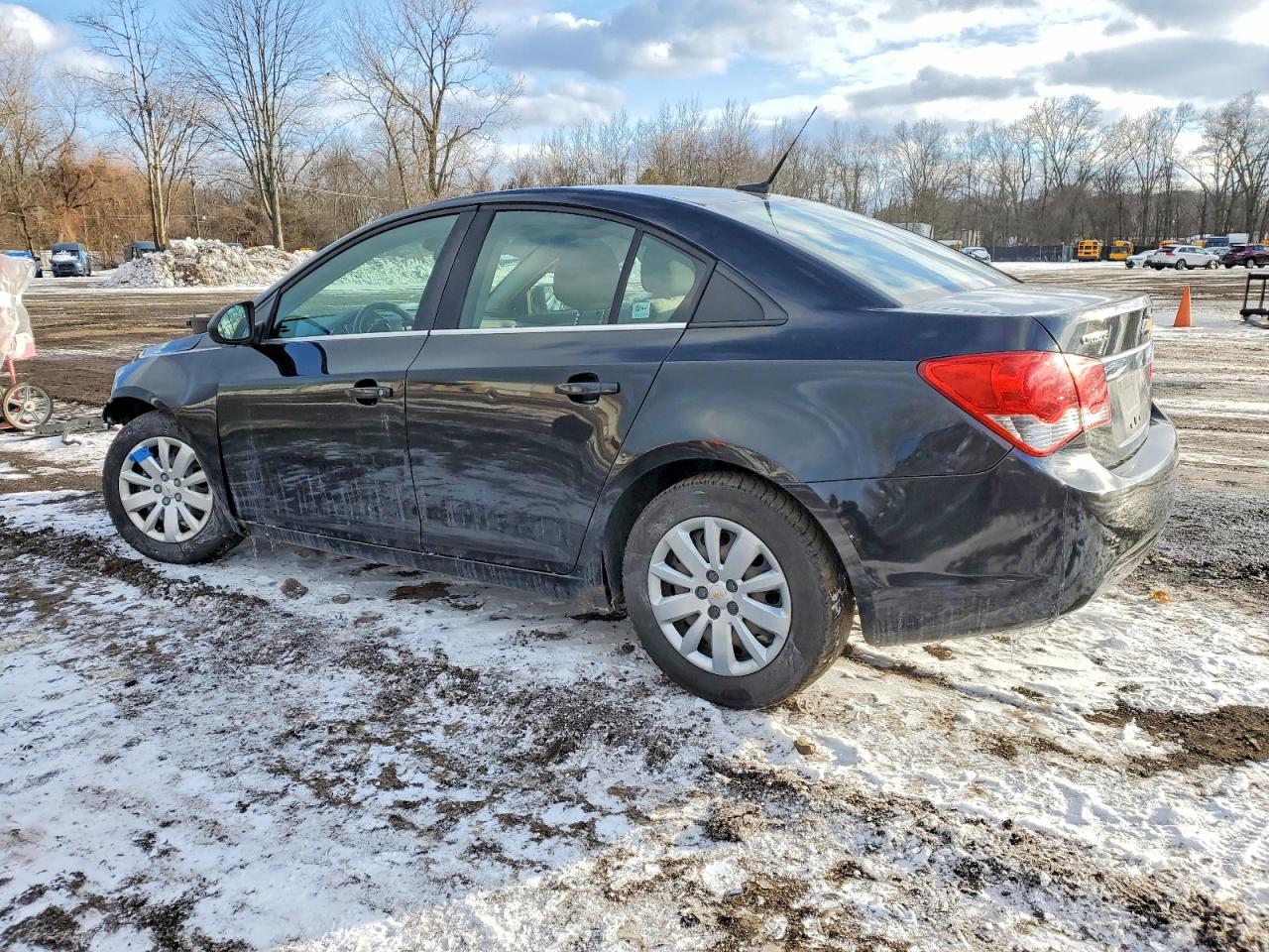 2011 CHEVROLET CRUZE LS photo 2