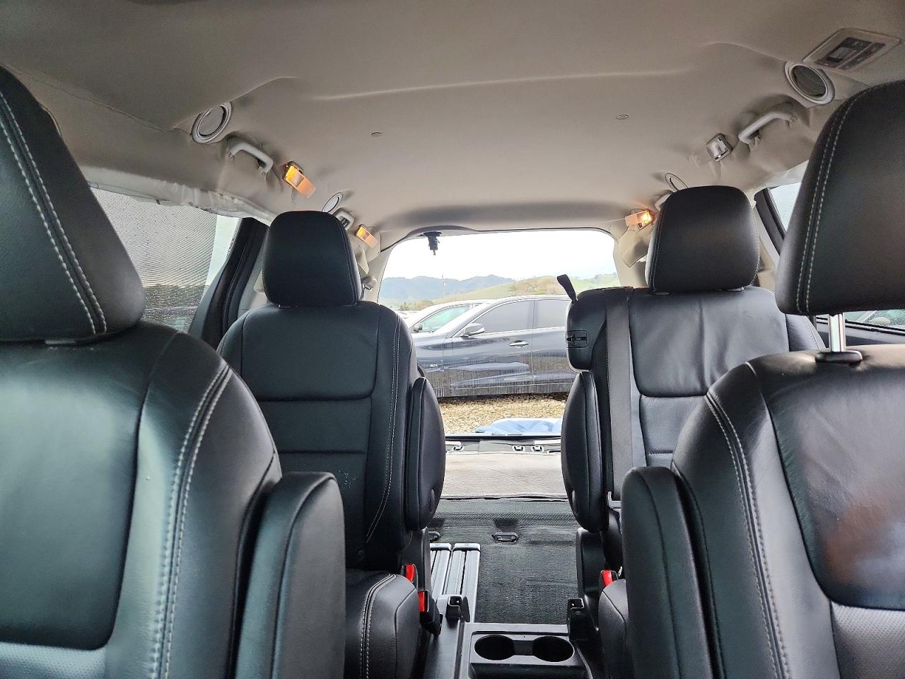 2017 TOYOTA SIENNA SE photo 19